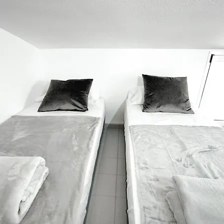 Rooftop Pamro - Private Jacuzzi - Fitness Area - Free Wifi - Air Conditioner - Pool - Modern & Comfortable - Sunnygolf Holiday home *