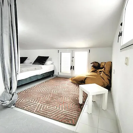 Rooftop Pamro - Private Jacuzzi - Fitness Area - Free Wifi - Air Conditioner - Pool - Modern & Comfortable - Sunnygolf *
