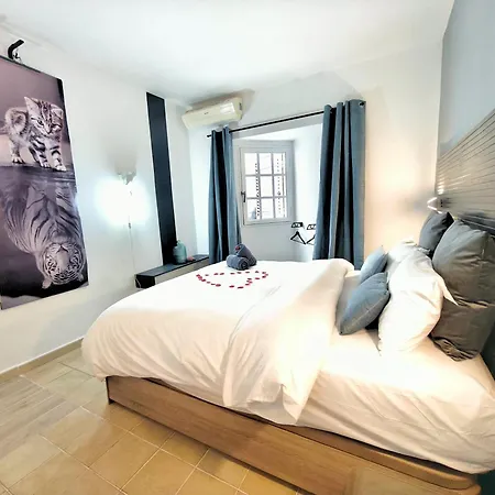 Rooftop Pamro - Private Jacuzzi - Fitness Area - Free Wifi - Air Conditioner - Pool - Modern & Comfortable - Sunnygolf *