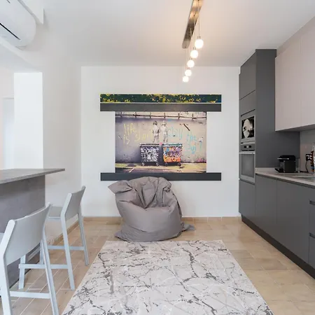 Rooftop Pamro - Private Jacuzzi - Fitness Area - Free Wifi - Air Conditioner - Pool - Modern & Comfortable - Sunnygolf *