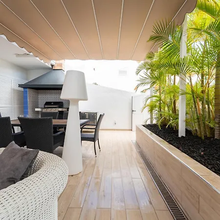 Rooftop Pamro - Private Jacuzzi - Fitness Area - Free Wifi - Air Conditioner - Pool - Modern & Comfortable - Sunnygolf