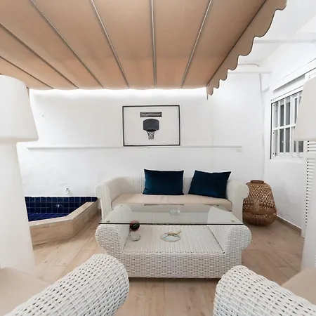 Rooftop Pamro - Private Jacuzzi - Fitness Area - Free Wifi - Air Conditioner - Pool - Modern & Comfortable - Sunnygolf *