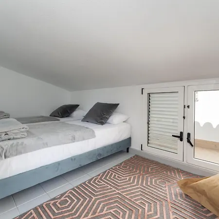 Holiday home Rooftop Pamro - Private Jacuzzi - Fitness Area - Free Wifi - Air Conditioner - Pool - Modern & Comfortable - Sunnygolf