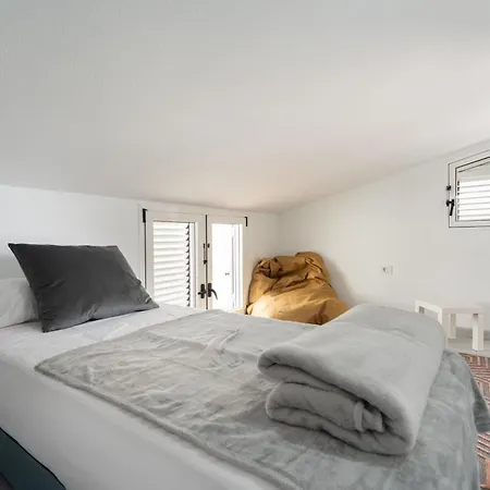 Rooftop Pamro - Private Jacuzzi - Fitness Area - Free Wifi - Air Conditioner - Pool - Modern & Comfortable - Sunnygolf *