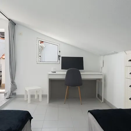 Rooftop Pamro - Private Jacuzzi - Fitness Area - Free Wifi - Air Conditioner - Pool - Modern & Comfortable - Sunnygolf *