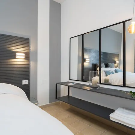 Rooftop Pamro - Private Jacuzzi - Fitness Area - Free Wifi - Air Conditioner - Pool - Modern & Comfortable - Sunnygolf